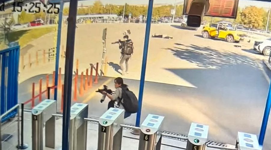 Загинали и ранени при терористична атака в Анкара срещу комплекс на турската авиокосмическа компания